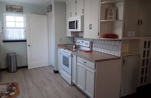 Evergreen Cottage | Cozy home, centrally located in the beautiful Flathead Valley under the BIG SKY.