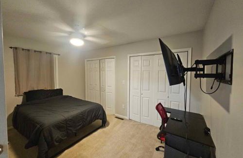 Salisbury House | Cozy house 30 mins from beach & near colleges!