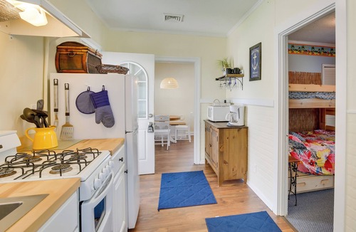 North Wildwood Cottage | Cozy Jersey Shore Cottage w/Beach Chairs!