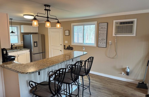 Bumpass House | Cozy Lakefront House on Lake Anna public side!