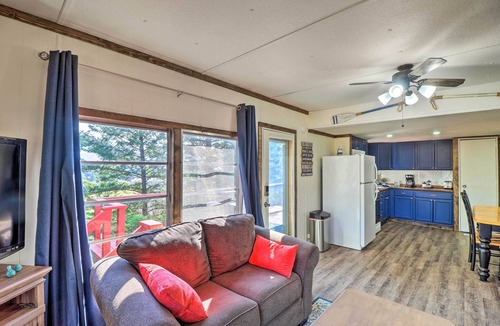 Lakeside House | Cozy Lakeside Home w/Lake & Mountain Views!
