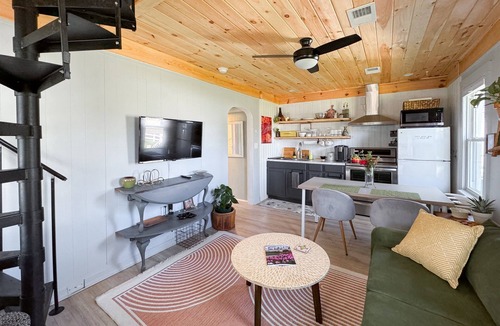 Rio Grande Apartment | Cozy Loft Cottage Apt walk to winery