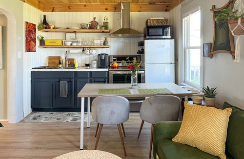 Rio Grande Apartment | Cozy Loft Cottage Apt walk to winery