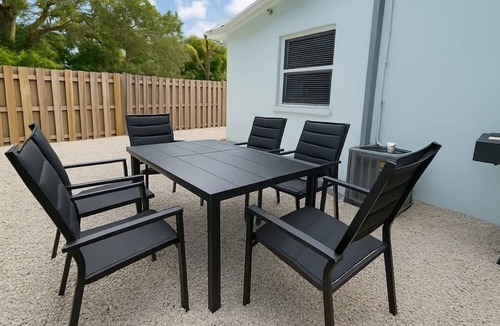Riverside Park Apartment | Cozy Minimalist 2BR Near Las Olas w/Patio +Parking
