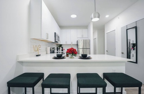 Vauxhall Condo | Cozy & Modern 1-bedroom condo