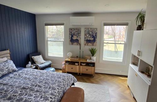 Clifton Park House | Cozy Modern Retreat