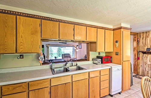 Kalispell House | Cozy Montana Lake View Getaway - Fish & Hike!