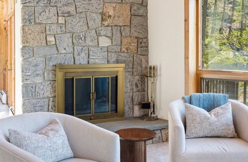 Garrison Ski Chalet | Cozy nature getaway 60 mins from NYC near WestPoint! Family Friendly with Piano!