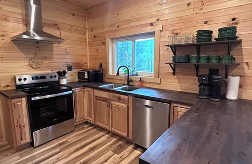 Nettie Cabin | Cozy new Craigsville cabin on the Gauley River