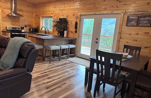 Nettie Cabin | Cozy new Craigsville cabin on the Gauley River