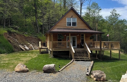 Nettie Cabin | Cozy new Craigsville cabin on the Gauley River