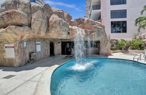 Mid Beach Apartment | Cozy Ocean View Condo/Beach Service & Pool/808
