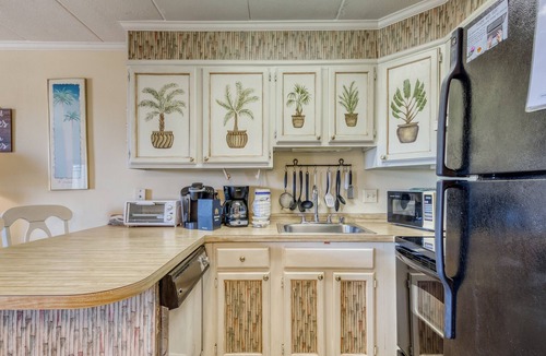Midtown Ocean City Condo | Cozy Oceanfront Condo with Beach Views and Easy Access