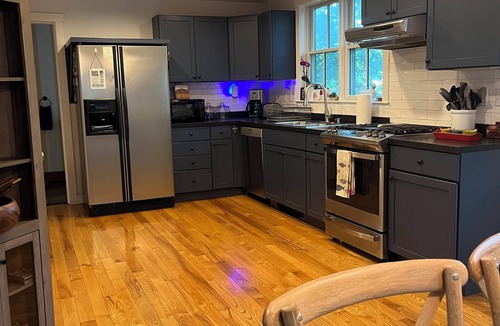West of Town House | Cozy on Nantucket. Walk to golf and brewery ! Jeep rental available.