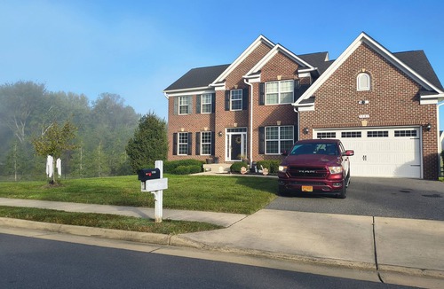 James Madison House | Cozy one bedroom w/private bathroom with WiFi, pool, fitness room