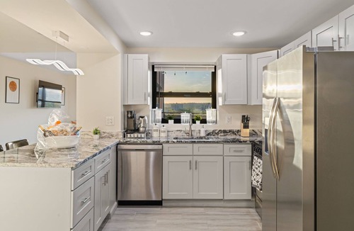 East Orange Apartment | Cozy Penthouse w Hot Tub, Free Parking