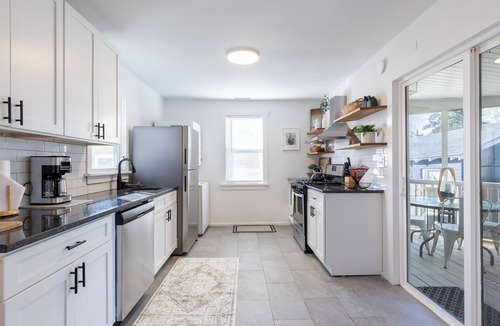 Villas Cottage | Cozy Pet-Friendly Beach Cottage 2 Blocks from the Bay