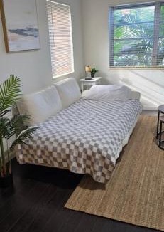 North Central Hollywood House | Cozy private 2BR Home with Outdoor space and BBQ grill