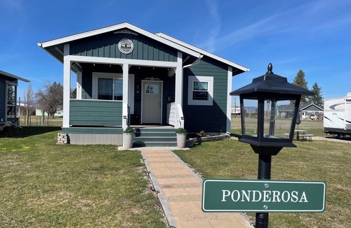 Evergreen Cottage | Cozy, private, Montana retreat. Centrally located. Long and short stays welcome.