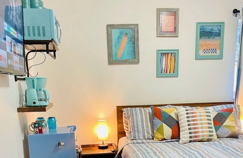 North Andrews Gardens Apartment | Cozy private studio room with pool access near Wilton Manors and the beach.