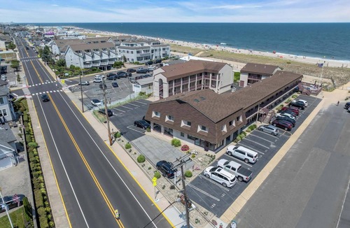 Point Pleasant Beach Hotel | Cozy Queen at The Windswept
