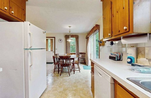 Dennis House | Cozy, Quiet, Secluded - within Short Walk of the Beach