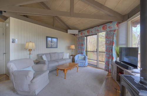 White Sulphur Springs House | Cozy rental near Greenbrier Resort with a deck, stunning views modern-rustic charm, and full kitchen