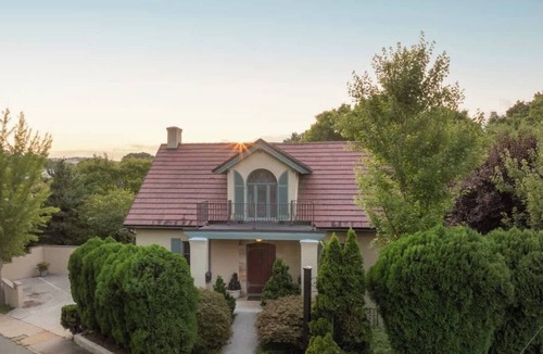 North Downtown Apartment | Cozy Room in Historic Villa, Preston