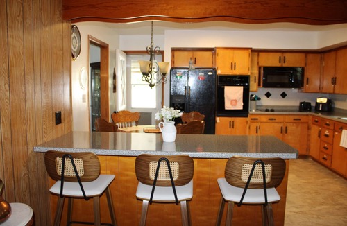 Bedford County House | Cozy Rustic Retreat w/Mountain Views, King Suite & Fast WiFi