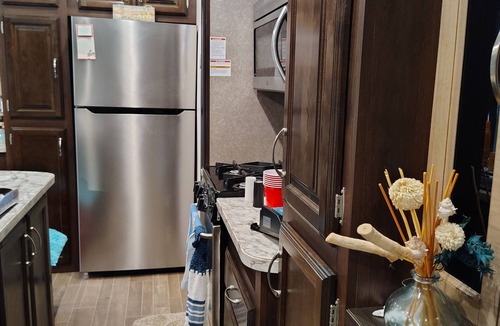 Greenbush House | Cozy RV with all comforts of home in Horn town VA