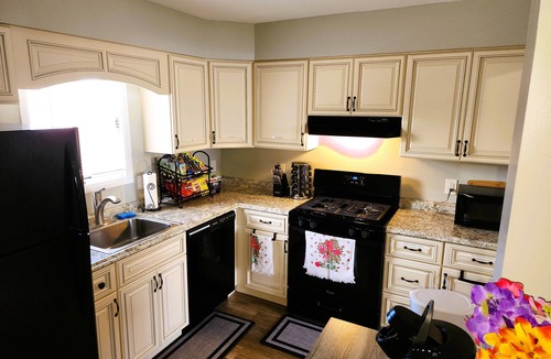 North Cape May House | Cozy Shore Cottage w/Hot Tub Pet Friendly
