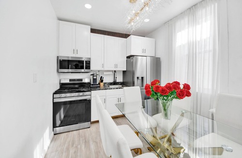 Southeast Yonkers Apartment | Cozy & Spacious 4BR Home/4 Queen Beds/Family Friendly