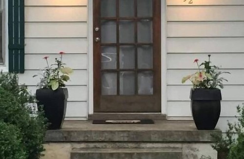 Belmont Cottage | Cozy Stonehenge Cottage- Fenced yard, Close to Hospital, Walk to Downtown
