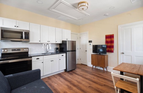 Wayland Apartment | Cozy Studio Apartment Near Brown and RISD + Free Off-Street Parking