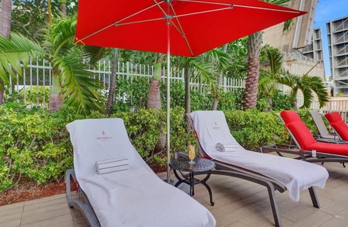 Hallandale Beach Hotel | Cozy Studio Resort Access near Beach Pool 1907