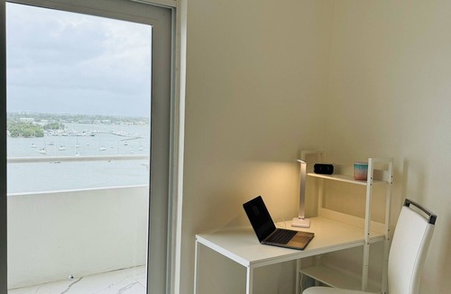 North Bay Village Condo | Cozy Studio with the Best Miami Skyline Views and free parking