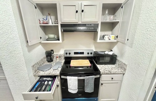Downtown Fort Lauderdale Apartment | Cozy & Stylish 1-bedroom apartment in fantastic Fort Lauderdale with AC