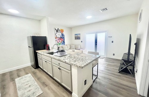 Downtown Fort Lauderdale Apartment | Cozy & Stylish 1-bedroom apartment in fantastic Fort Lauderdale with AC