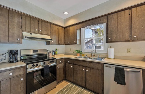 Ocean View House | Cozy Stylish Waterfront 3BR Kayaks Paddleboards Indoor Fireplace Screen Porch