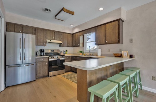 Ocean View House | Cozy Stylish Waterfront 3BR Kayaks Paddleboards Indoor Fireplace Screen Porch