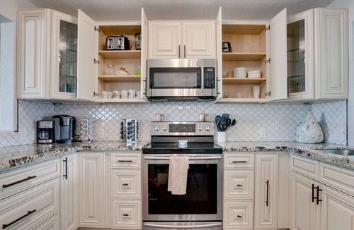 Deerfield Beach House | Cozy Tropical Home w/Heated Pool, Hot Tub & BBQ