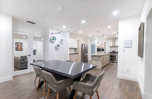 North Miami Beach House | Cozy Villa | Grill | Mini Golf | Billiards | Pool