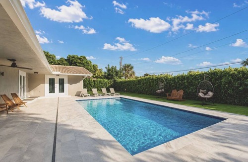 North Miami Beach House | Cozy Villa | Grill | Mini Golf | Billiards | Pool