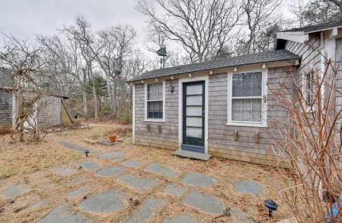 Tisbury House | Cozy Vineyard Haven Cottage < 1 Mi to Beach!
