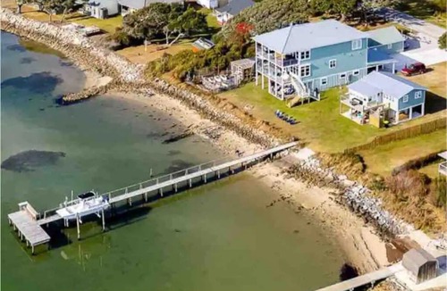 Harkers Island Resort | Cozy waterfront retreat with lighthouse view.