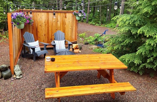 West Glacier Cottage | Cozy West Glacier Cabin*1.5 Mile GNP* 5-Star Host