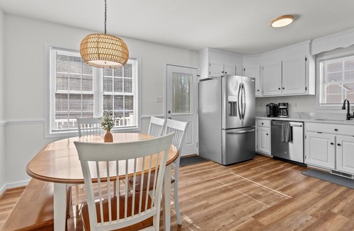 Midlothian House | Creekside Cottage in Midlothian, Pet Friendly: 4 bedroom, 2 baths - 5 total beds