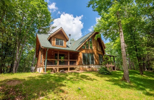 Lansing Cabin | Crest Cabin | River Access Adventures | 3 Acres to Explore