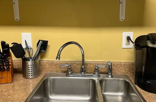 Pittsburgh Apartment | Crew Housing: Sleeps 28! 7BR w/15 Beds & 4 Baths