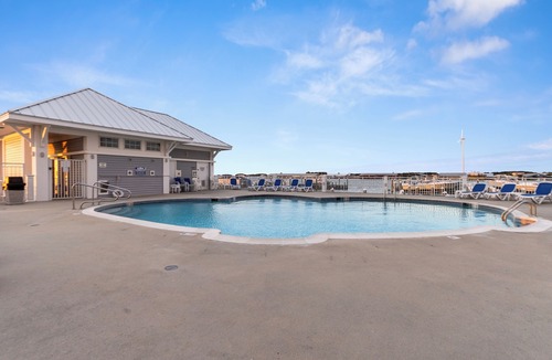 Crisfield Condo | Crisfield Penthouse Retreat with Amazing Water Views!